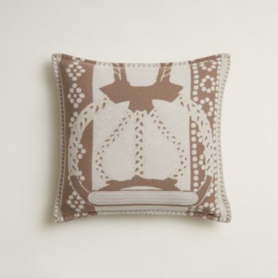 103930M 01_back_wm_4?size=3000